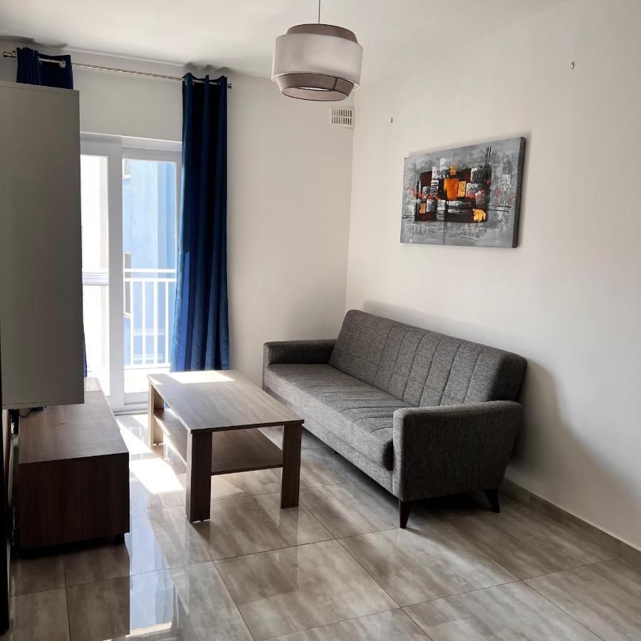 F3 Room 3, Private Room Two Single Beds Shared Bathroom Msida Exterior foto