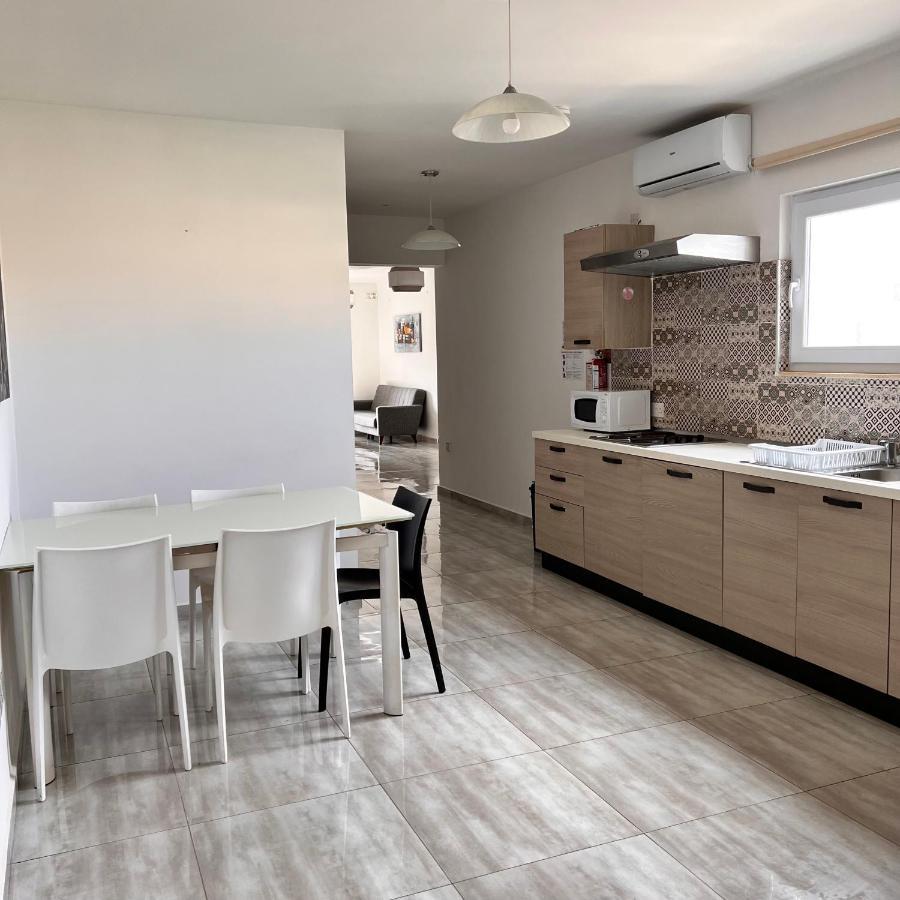 F3 Room 3, Private Room Two Single Beds Shared Bathroom Msida Exterior foto