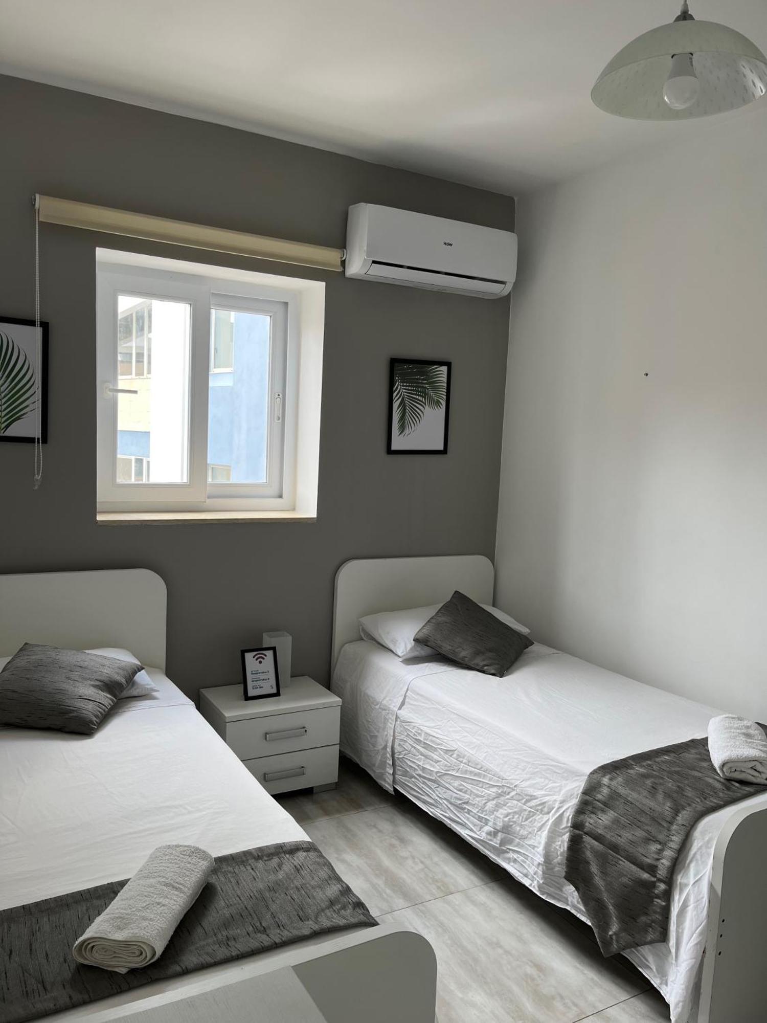 F3 Room 3, Private Room Two Single Beds Shared Bathroom Msida Exterior foto